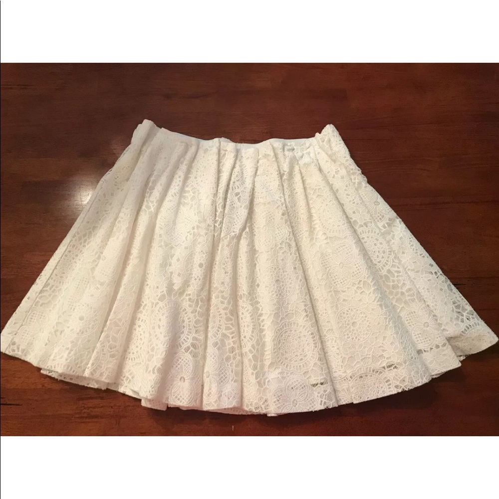🆕 WAPI White Lace Pleated Skirt Floral Mini